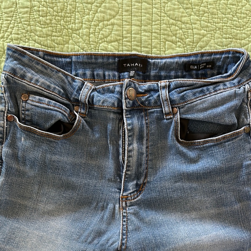 Tahari Women’s Ella Size 8 Blue Jeans